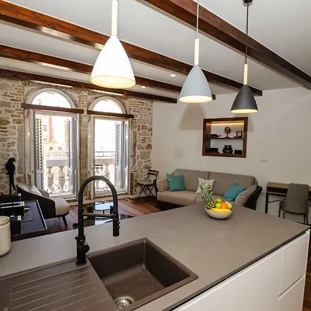 Luxury And Timeless Haven Apartment