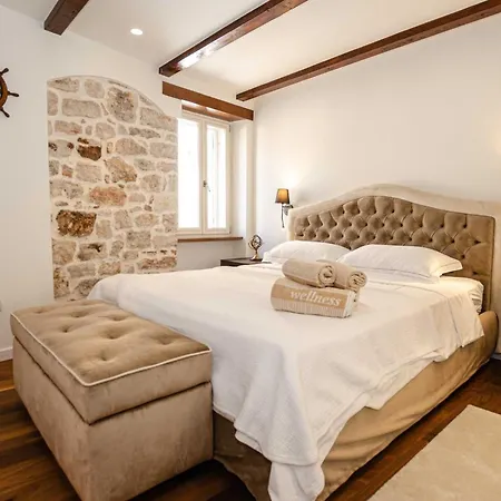 Luxury And Timeless Haven Lejlighed